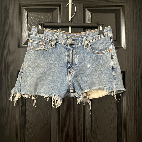 Levi Jean Shorts - Picture 1 of 4